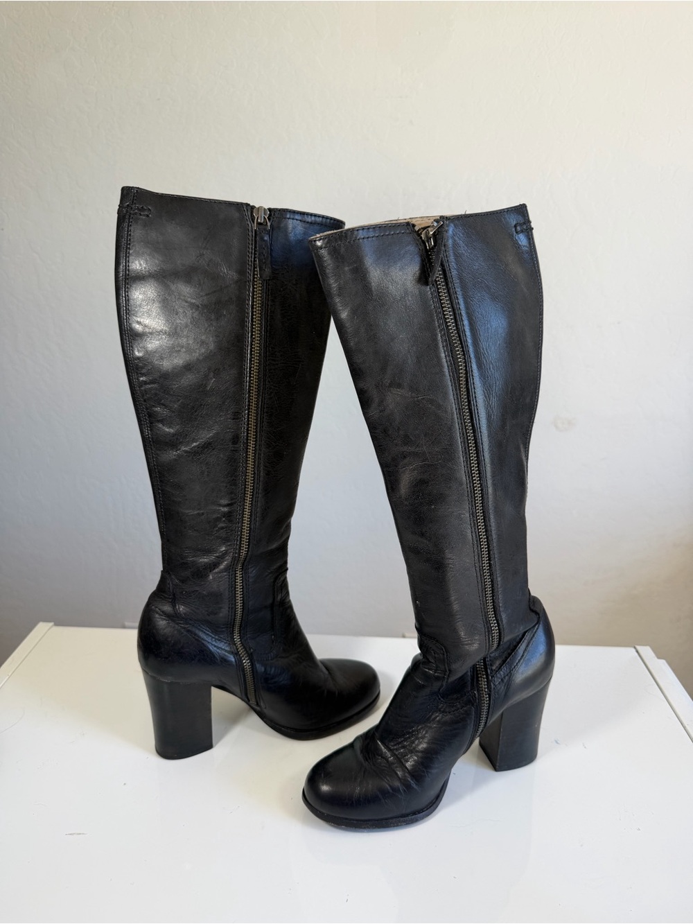 Frye Black Leather Knee-High Side-Zip Block Heel Boots - Size 7M